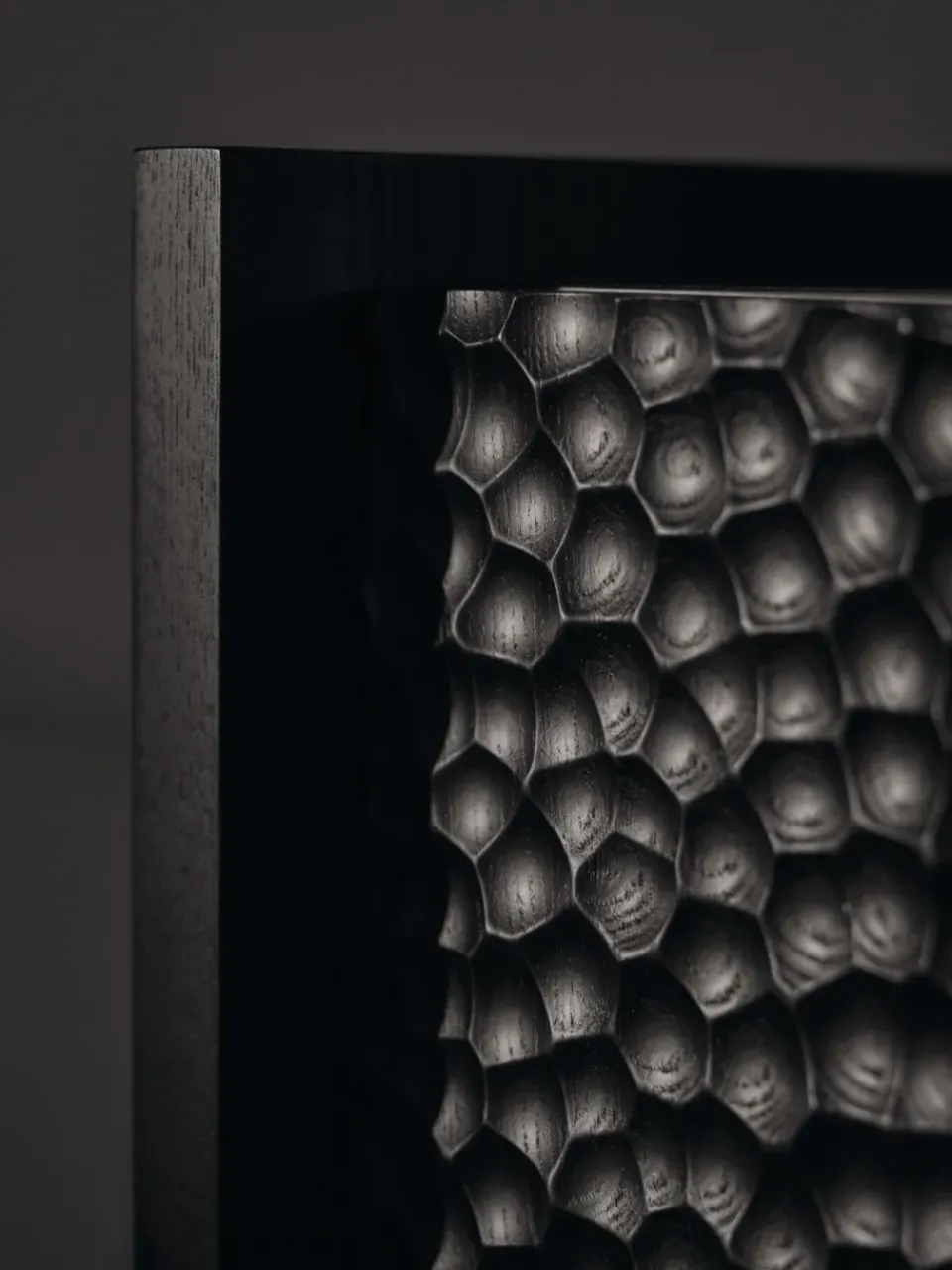 Armario Scarni, Fresno teñido oscuro, 38×40×100 cm*Ferm Living Online
