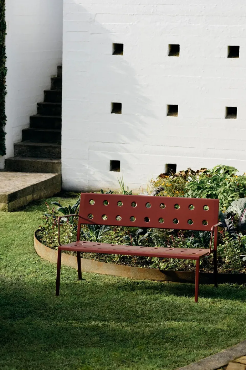 Banco Balcony Lounge con reposabrazos 121,5×69 cm, hierro*HAY Outlet