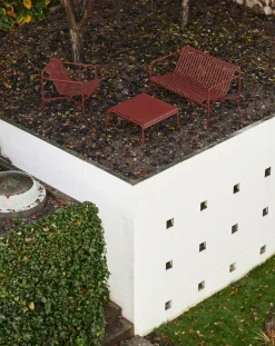 Banco con reposabrazos Palissade Dining, Iron red*HAY Clearance