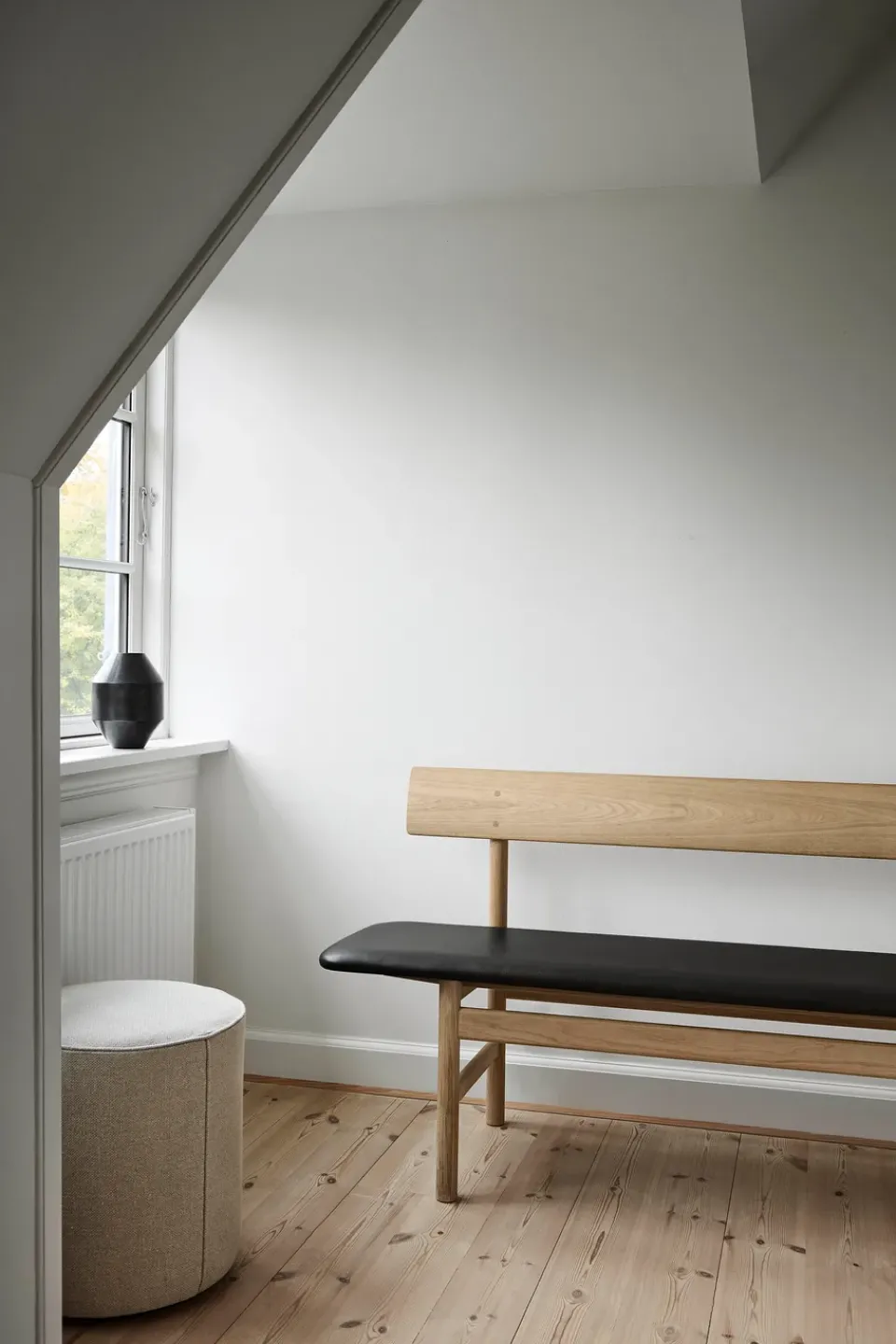 Banco Mogensen 3171, Robado pulido de roble-lær omni 301 black*Fredericia Furniture Outlet