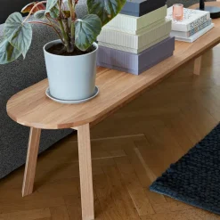 Banco Triangle Leg, roble lacado al agua, 200 cm*HAY Hot