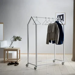 Burro de ropa Clothing House,*Essem Design New
