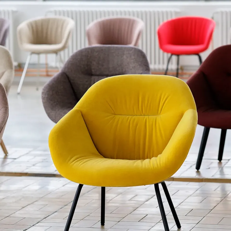 Butaca About a Lounge 87 Soft, Sense black-svart bastidor de acero*HAY Sale
