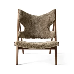 Butaca Lounge Knitting, Piel de oveja sahara, estructura de nogal*Audo Copenhagen Hot