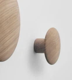 Colgador de pared The Dots, pequeño, roble*Muuto Best