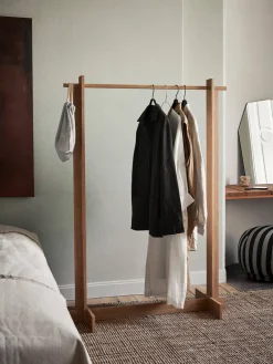 Colgador de ropa Bridge Clothes Rack, Roble aceitado*Ferm Living Outlet