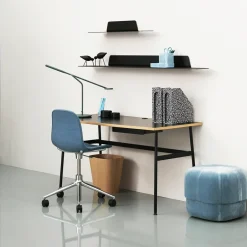 Escritorio Journal, Laminado , patas de acero negras y cajón*Normann Copenhagen Sale