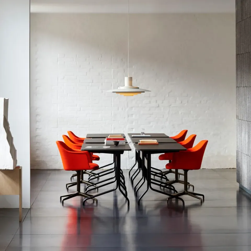 Escritorio Pavilion AV16, Black linoleum, roble lacado , patas negras*&Tradition Outlet