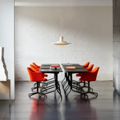 Escritorio Pavilion AV16, Mushroom linoleum, roble lacado, patas de cromo*&Tradition Clearance