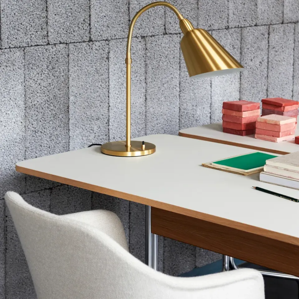 Escritorio Pavilion AV16, Mushroom linoleum, roble lacado, patas de cromo*&Tradition Clearance