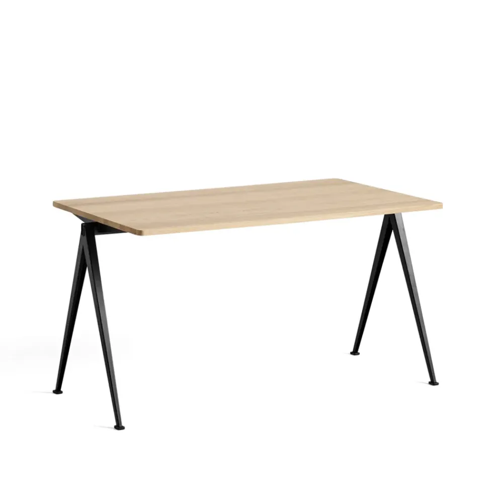 Escritorio Pyramid 01, Oak matt lacqured-140x75cm-estructura de acero negra*HAY Online