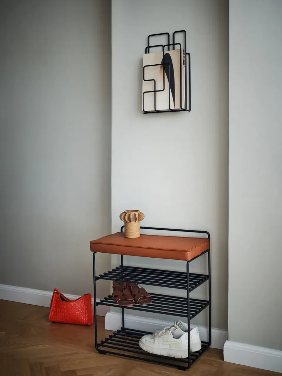 Estantería-Taburete Lower East Seat 50x28x58 cm, Black-cognac leather*Maze Sale