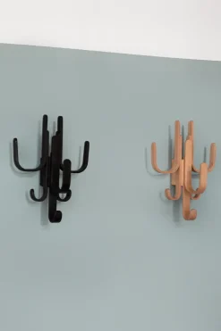 Gancho Woody Three, Black stained oak*Cooee Design Online