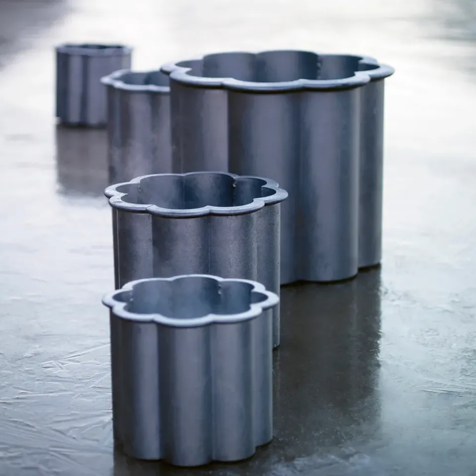 Maceta Gråsippa, Aluminio fundido en arena, n. 3 Ø62 cm*Byarums bruk Sale