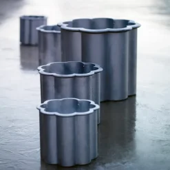 Maceta Gråsippa, Aluminio fundido en arena, no. 1 Ø33 cm*Byarums bruk Hot