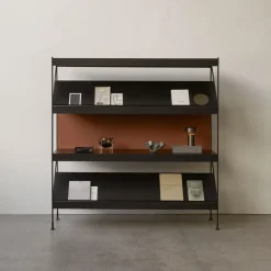 Módulo de estantería Zet, Oak dark stained, 1x2, black steel base*Audo Copenhagen Discount