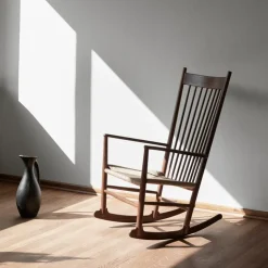 Mecedora J16, Natural - roble lacado negro*Fredericia Furniture Online