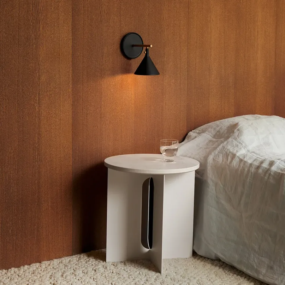 Mesa auxiliar Androgyne, Marble black, ø42 cm, base de acero en color*Audo Copenhagen Hot