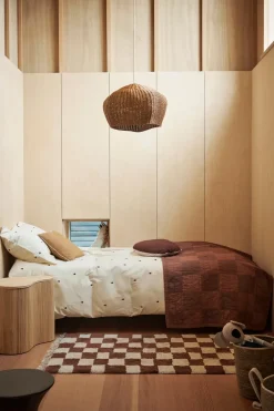 Mesa auxiliar con almacenaje Isola, Natural*Ferm Living New