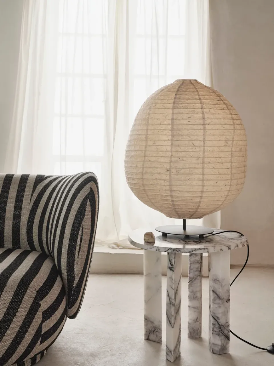 Mesa auxiliar Taula Ø54,4x45 cm, White-charcoal*Ferm Living Outlet