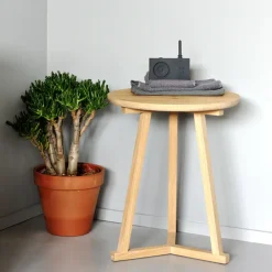 Mesa auxiliar Tripod, Black oak small 56x46 cm*Ethnicraft Hot