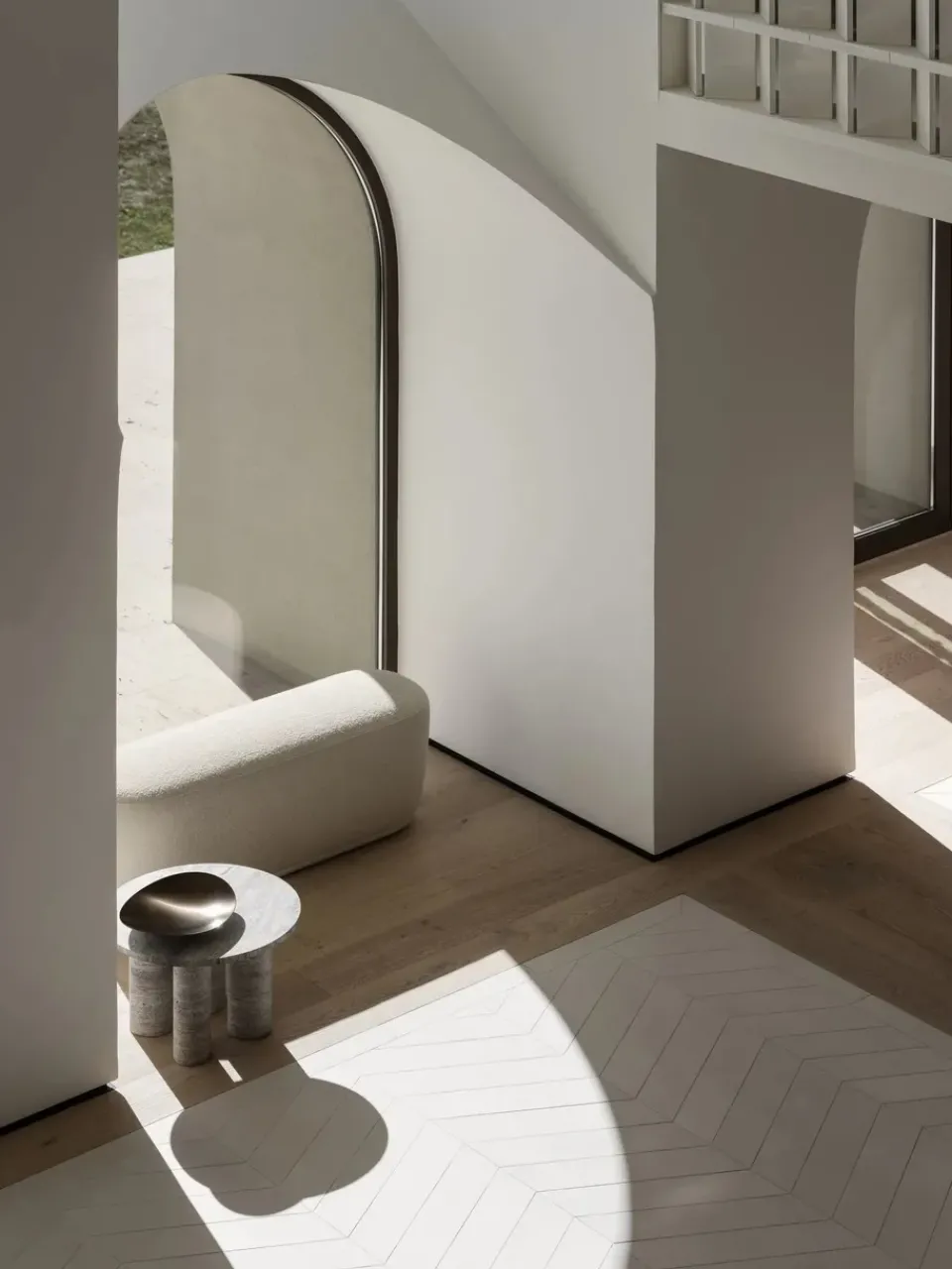 Mesa auxiliar Volos S, Ø52 cm, Travertino Plata*Blomus Outlet