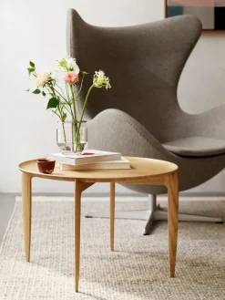 Mesa con bandeja Foldable Ø60 cm, Oiled oak*Fritz Hansen Clearance