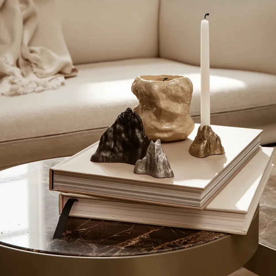 Mesa de centro Marble Table, Mármol , medium, base negra*Ferm Living Online