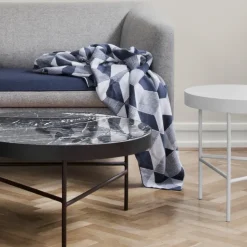Mesa de centro Marble Table, Mármol , medium, base negra*Ferm Living Online