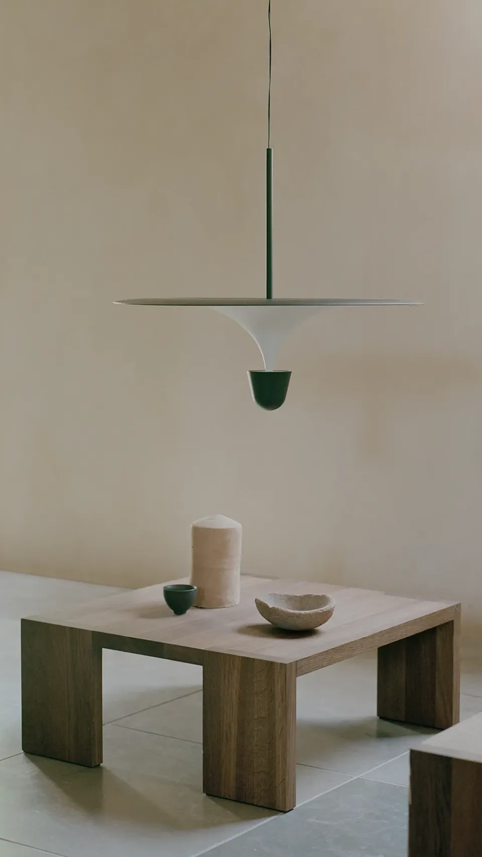 Mesa de centro Tennon, Roble ahumado, 61×61 cm*New Works Online