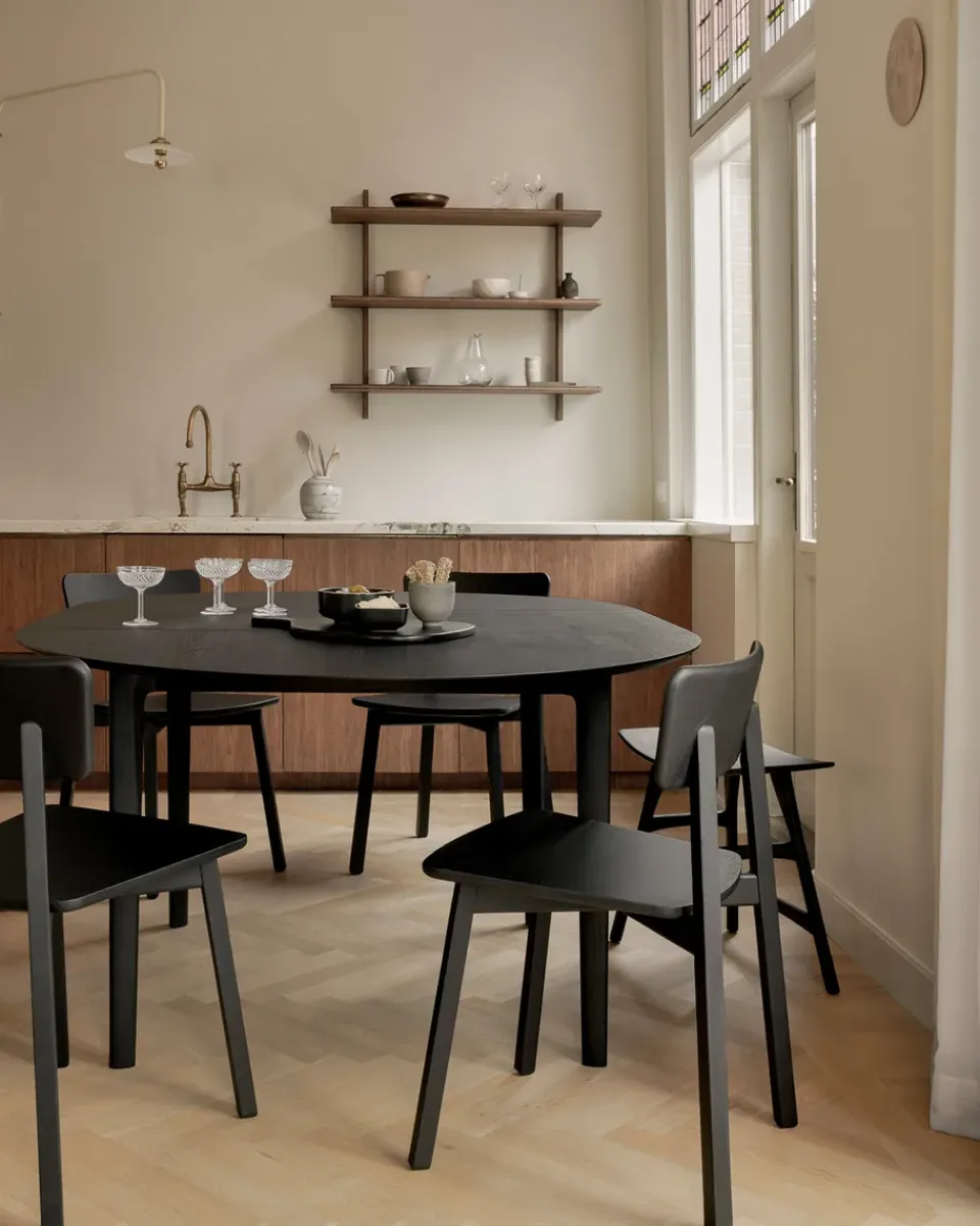 Mesa de comedor Bok ovalada 129/179x100x76 cm, Roble teñido*Ethnicraft Discount