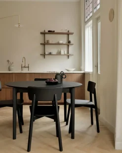 Mesa de comedor Bok ovalada 129/179x100x76 cm, Roble teñido*Ethnicraft Discount