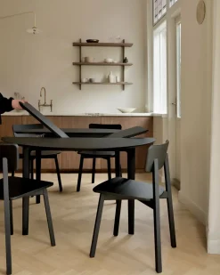 Mesa de comedor Bok ovalada 129/179x100x76 cm, Roble teñido*Ethnicraft Discount