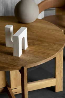 Mesa de comedor Collector Ø120 × 74 cm, Roble lacado en tono cálido*Kristina Dam Studio Best