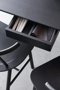 Mesa de comedor VIOR 90x120 cm, Roble lacado en negro*NJRD New