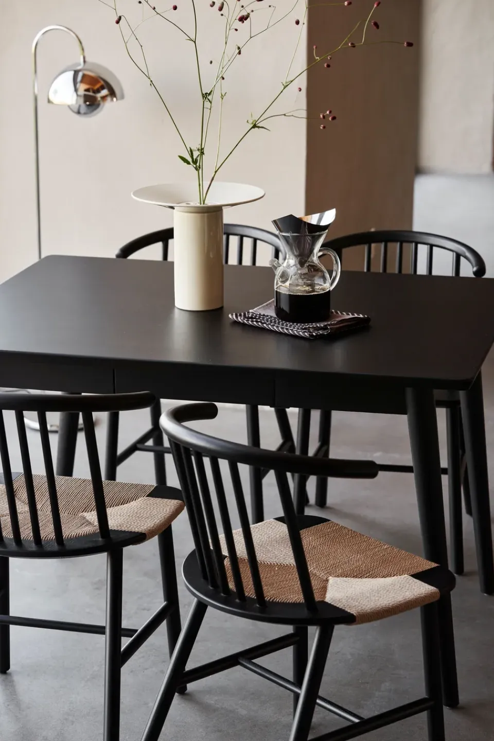 Mesa de comedor VIOR 90x120 cm, Roble lacado en negro*NJRD New