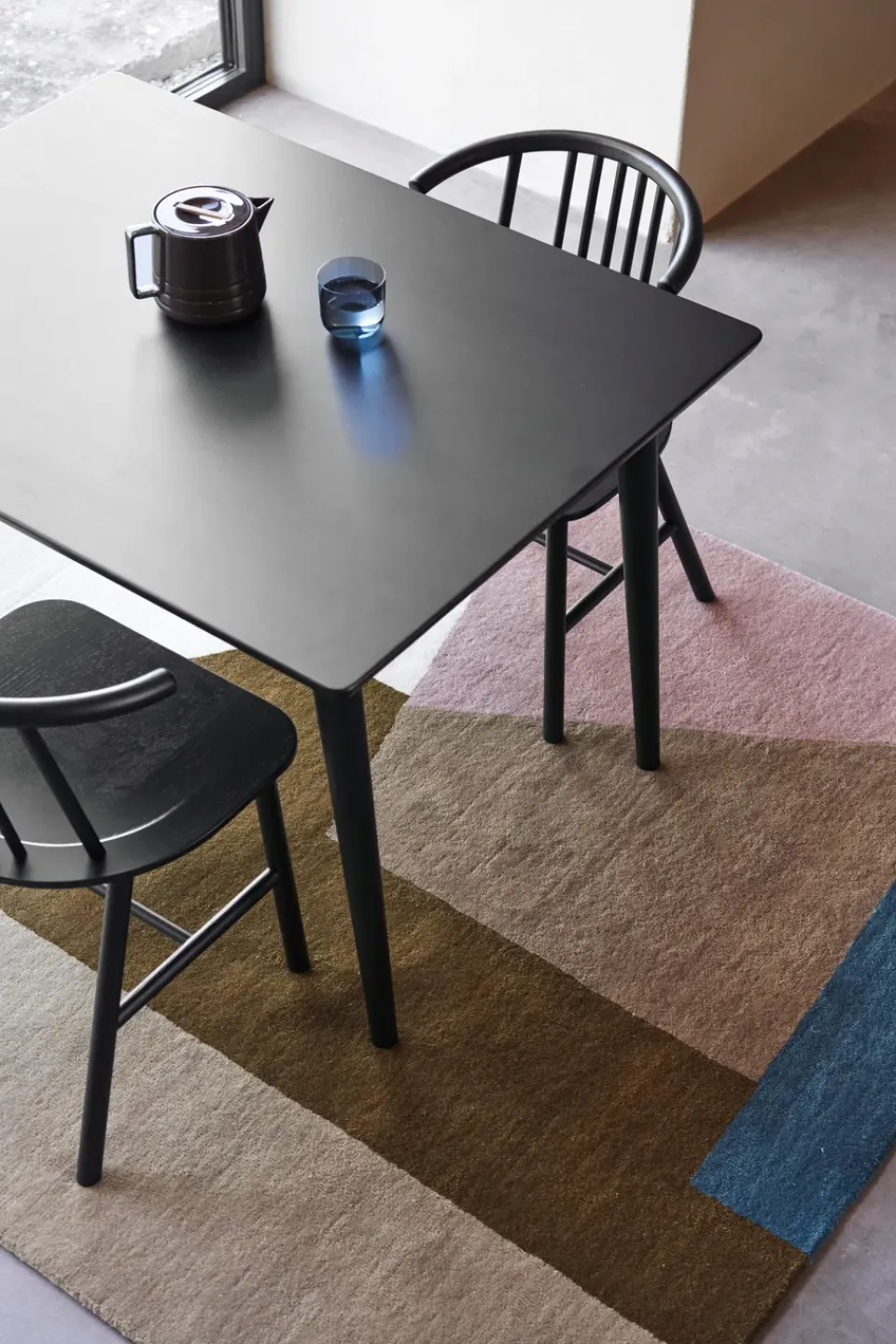 Mesa de comedor VIOR 90x120 cm, Roble lacado en negro*NJRD New