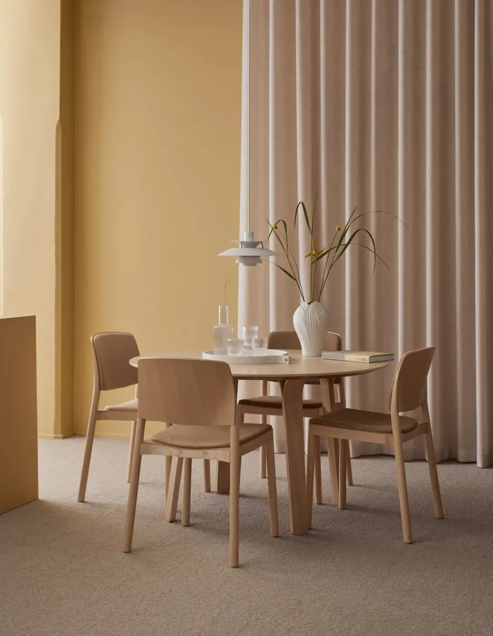 Mesa Divido Ø120 cm, fresno lacado*Swedese Outlet