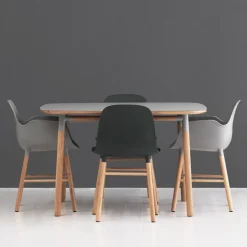 Mesa Form 120x120 cm, Green, patas de roble*Normann Copenhagen Outlet