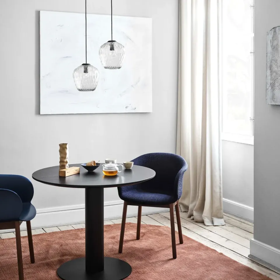Mesa In Between SK11, Roble aceitado ahumado, soporte de metal negro mate*&Tradition Discount