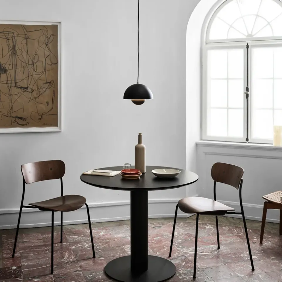 Mesa In Between SK11, Roble aceitado ahumado, soporte de metal negro mate*&Tradition Discount
