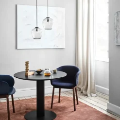 Mesa In Between SK11, Roble lacado , base de metal mate*&Tradition Best