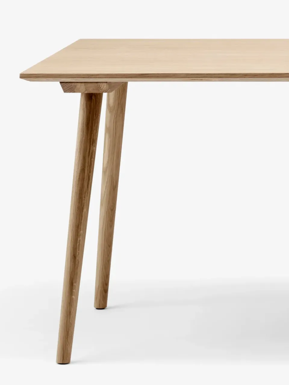 Mesa In Between SK6, Roble lacado transparente*&Tradition New