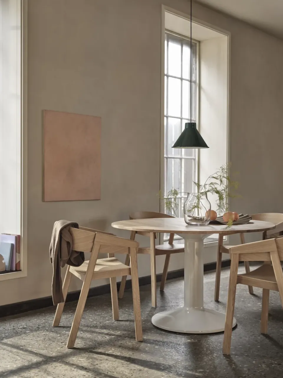 Mesa pedestal Midst, Oiled oak-grey, Ø120 cm*Muuto Hot