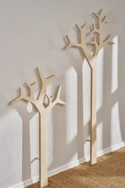 Perchero de pared Tree wall Special Edition 194 cm, Pino con acabado blanco*Swedese New