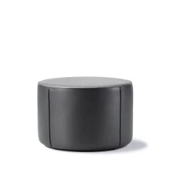 Puf Mono , Cuero omni 301 black - Ø55 cm*Fredericia Furniture Discount
