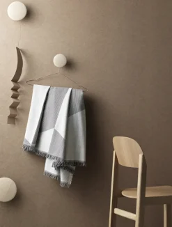Set de 5 colgadores de pared The Dots, roble*Muuto Online