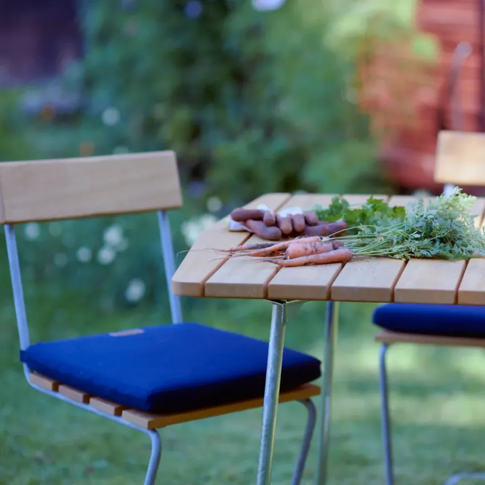 Silla 1, Teca-estructura galvanizada en caliente*Grythyttan Stålmöbler Clearance