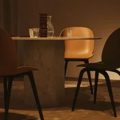 Silla Beetle plástico, Amber brown, patas negras*GUBI Discount