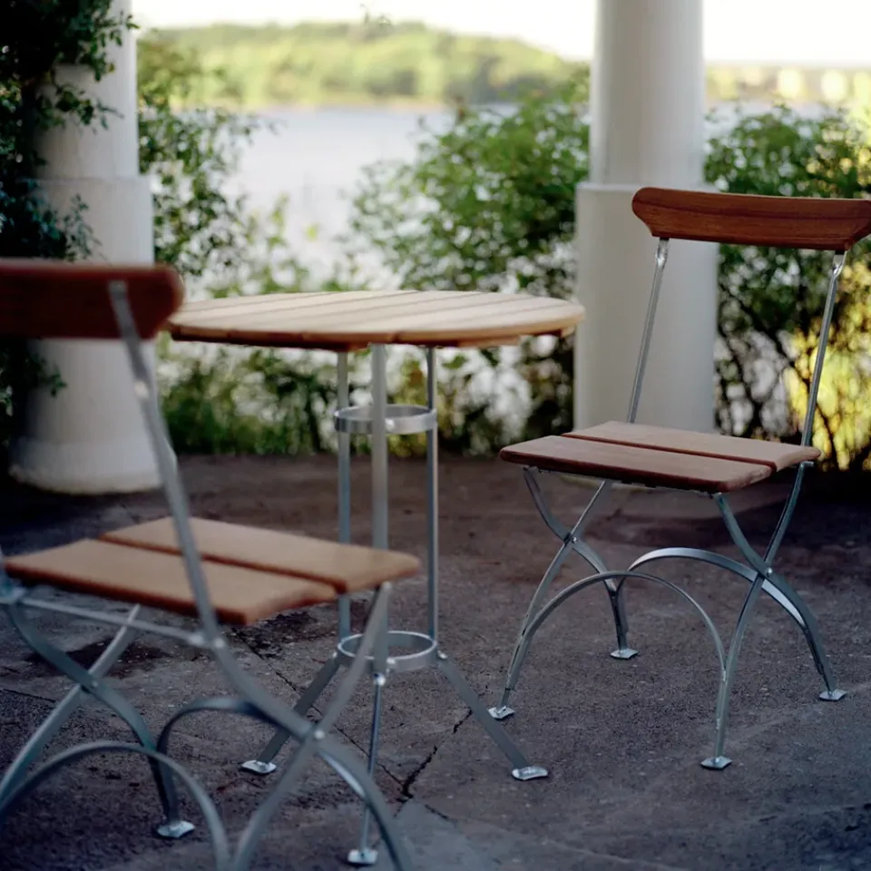 Silla Bryggeri, Teca-estructura galvanizada en caliente*Grythyttan Stålmöbler New